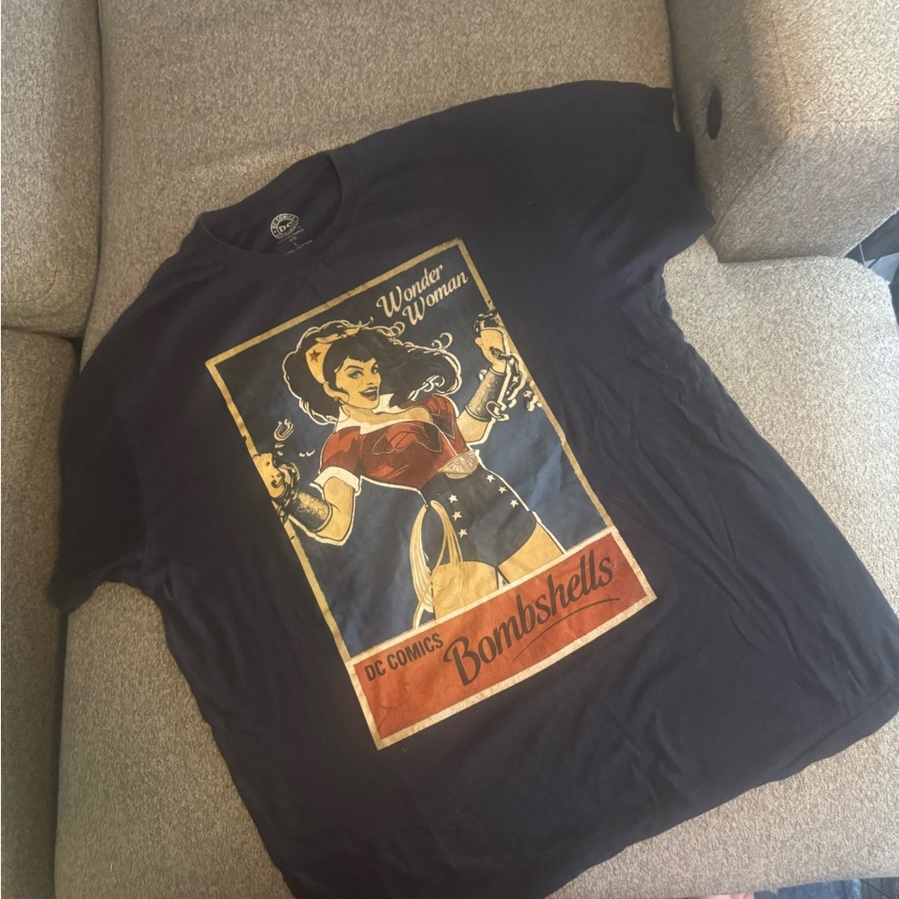 DC Comics Wonder Woman Bombshells Tee - navy blue